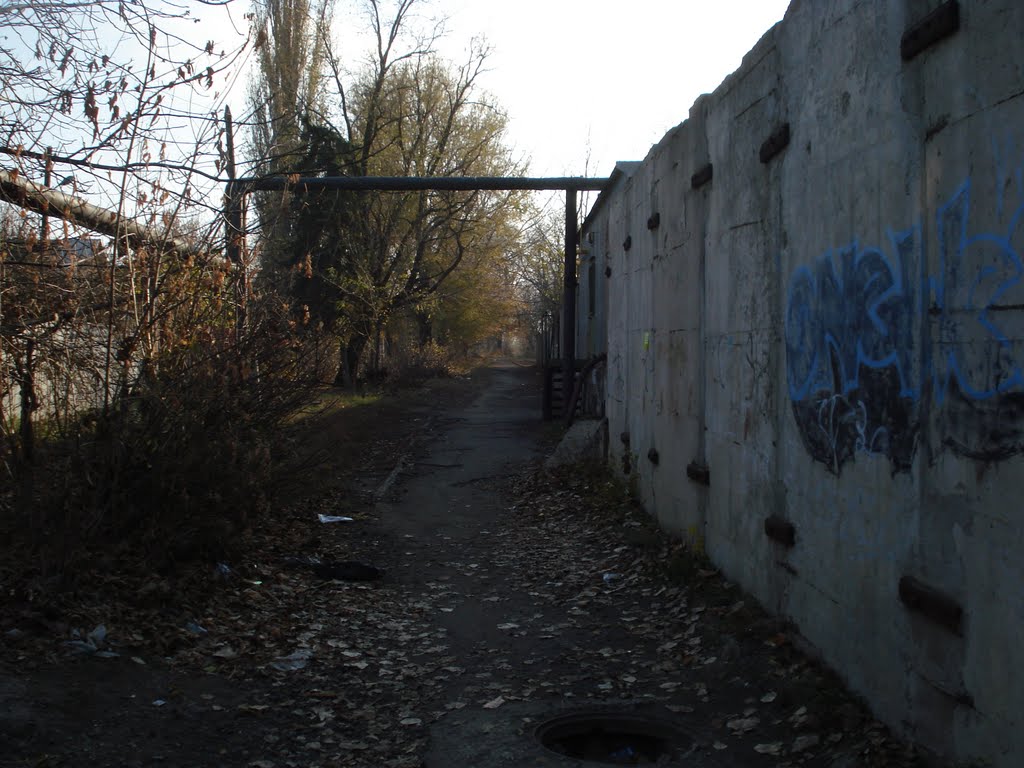 Just a walkway near hospitals walls, Алмазный