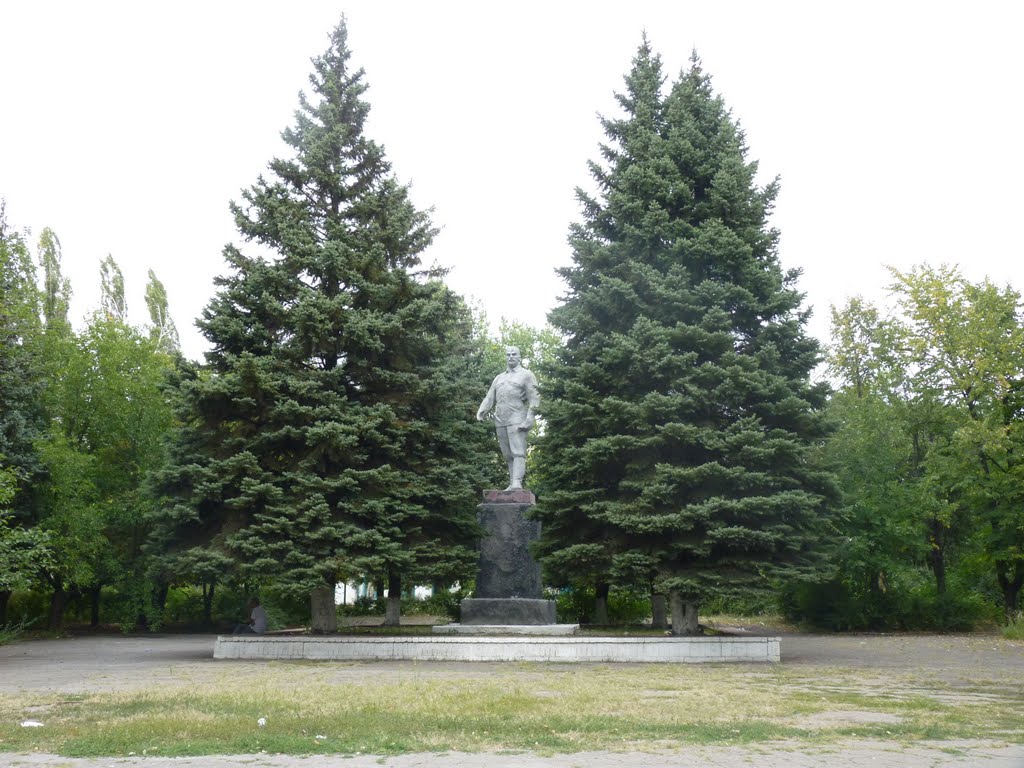 Памятник Артёму в посёлке его имени., Алмазный