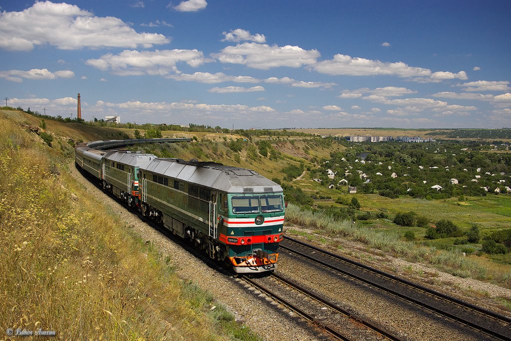 Diesel locomotive TEP70-0341 with train, Аютинск