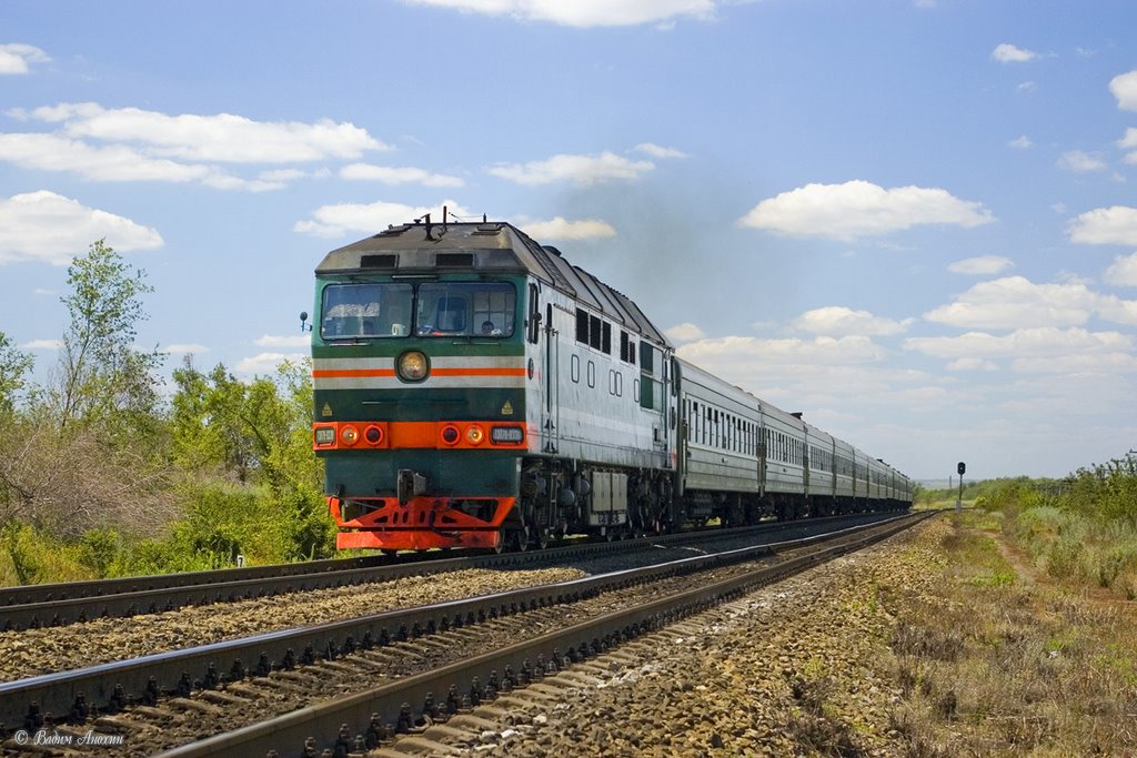 Diesel locomotive TEP70-0338 with train, Аютинск