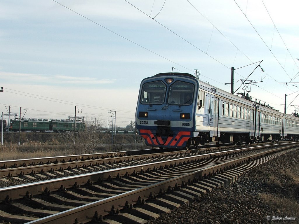 EMU-train ED9M-0089 near stopping plathform Electrodepo, Батайск