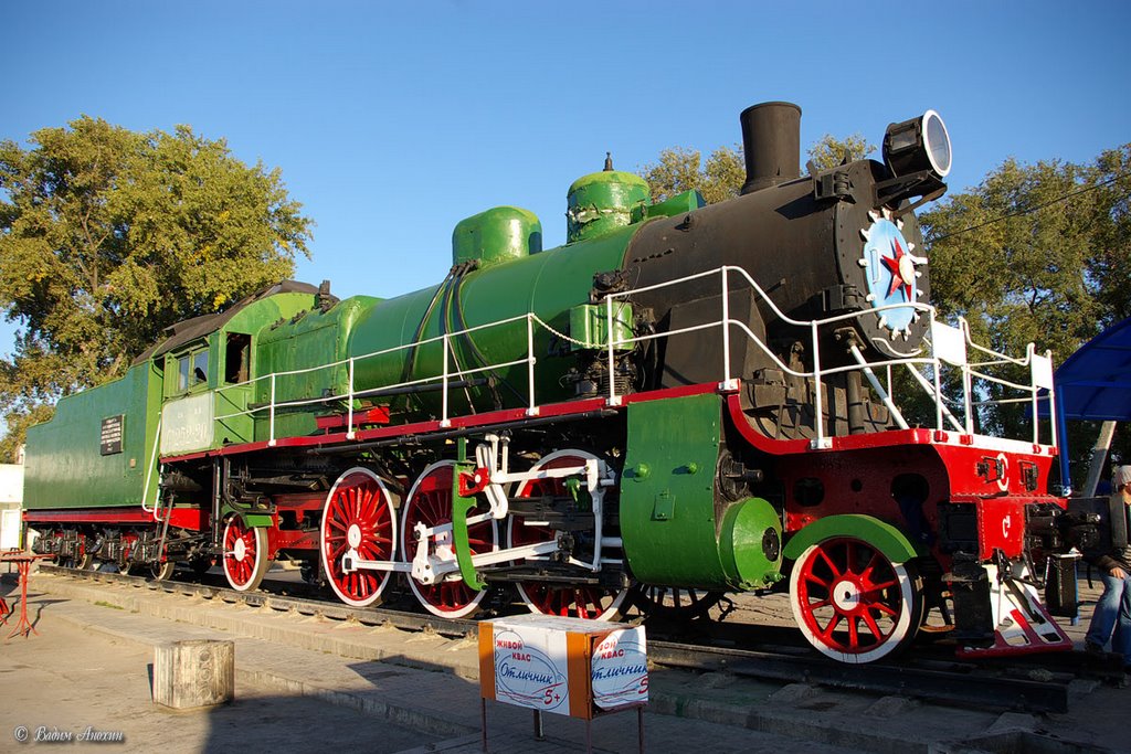 Steam locomotive Su252-20 as monument, Батайск