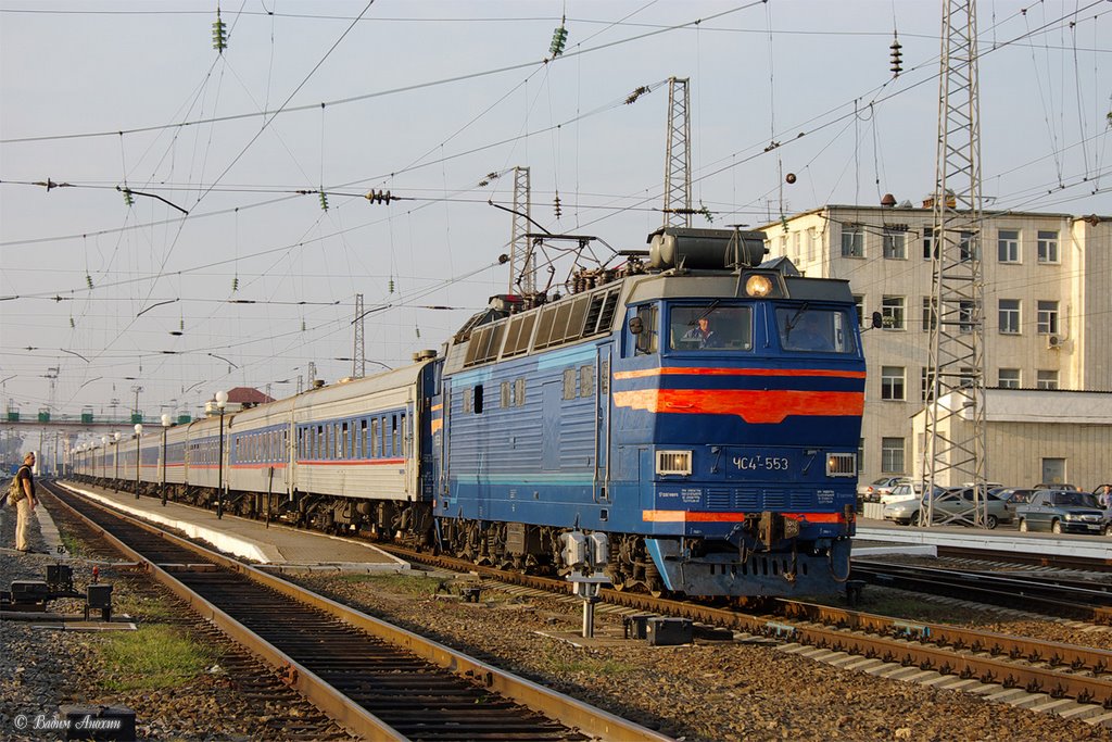 Electric locomotive ChS4T-553 with train "Ataman Platov" Adler - Rostov, Батайск