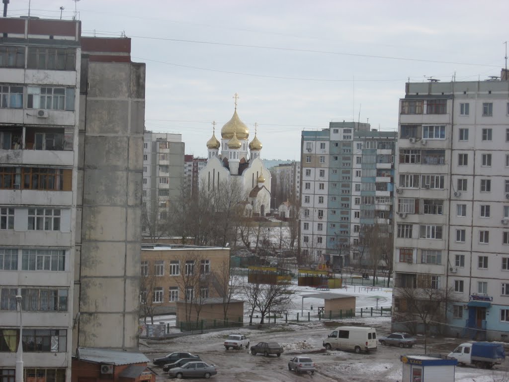 Золотые купола среди панельных девятиэтажек, Волгодонск
