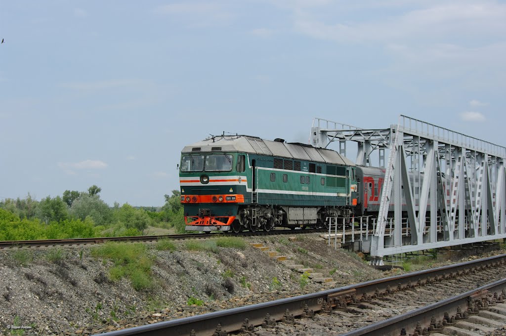 Diesel locomotive TEP70-0308 with passenger train on the stretch Oblivskaya - Chernyshkov, Донской