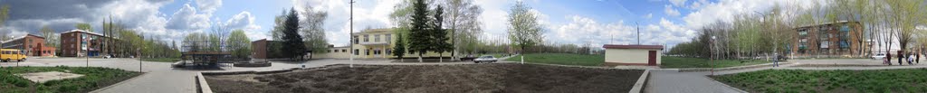 Панорама площади перед ДК "Маяк", Зверево