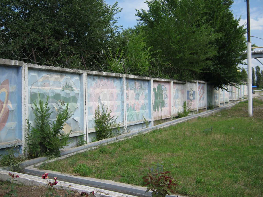 Забор завода "Стройфарфор", Каменоломни