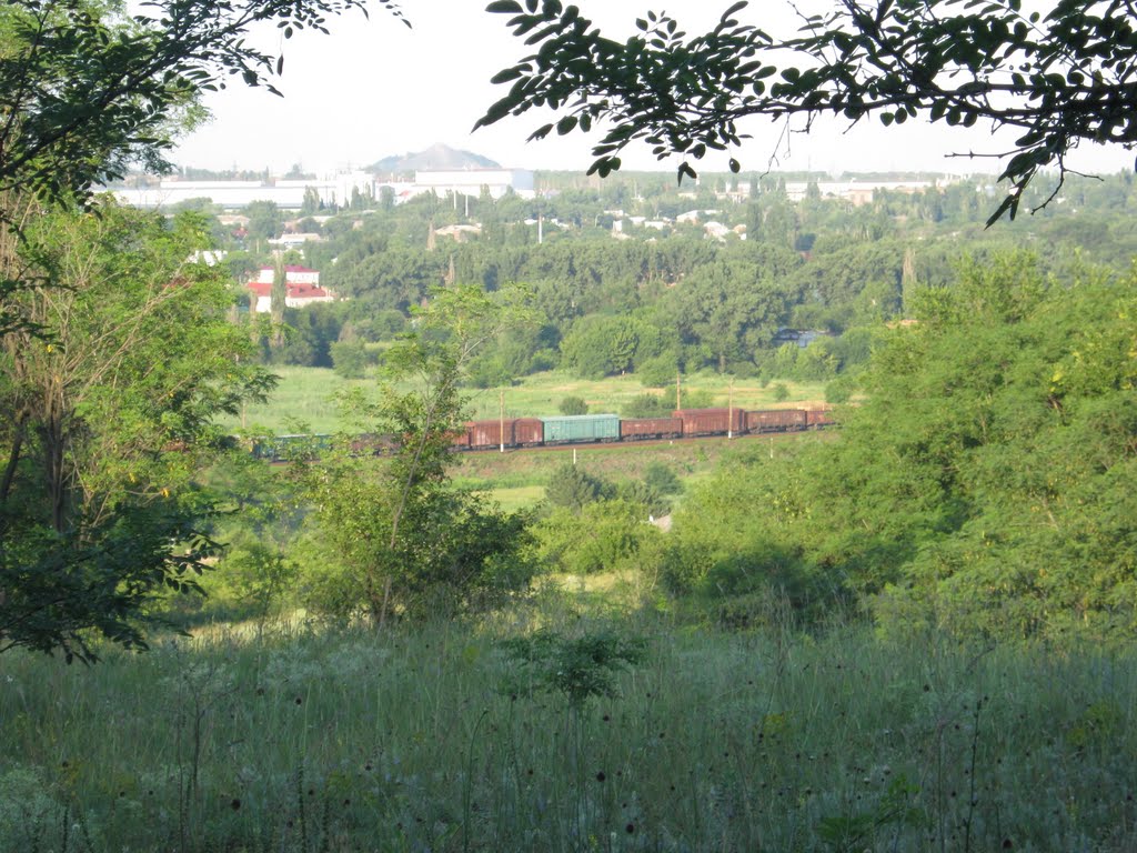 Вид с холма на железную дорогу, Каменоломни
