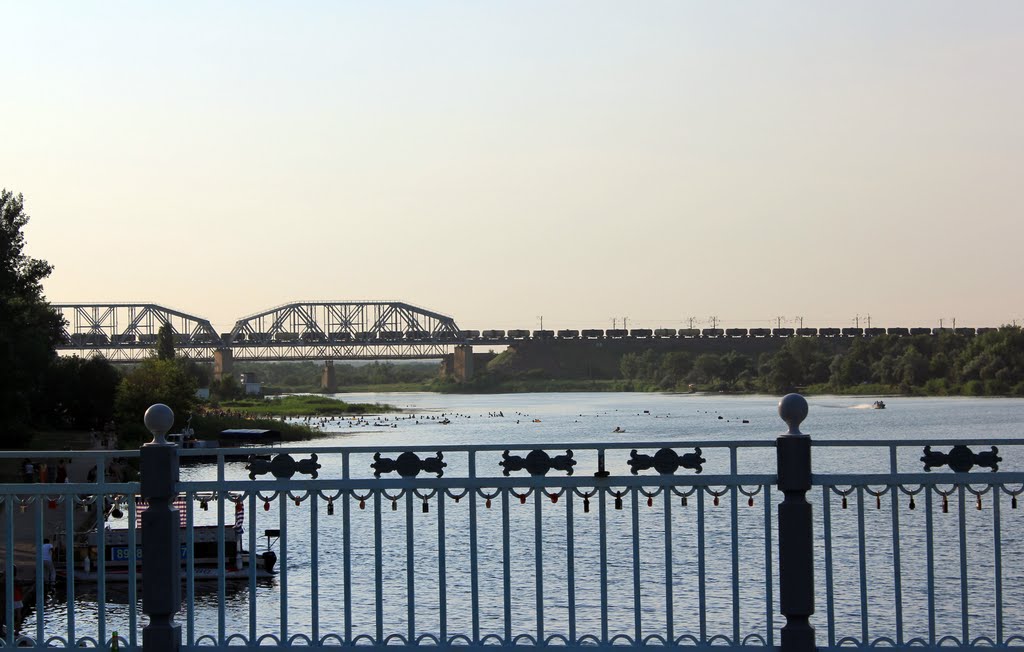 Каменск шахтинский набережная - фотосток PhotoPrague.ru