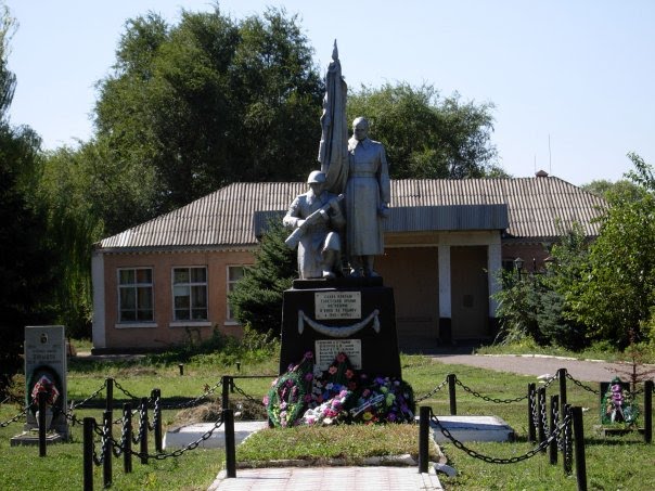 Памятник, Песчанокопское