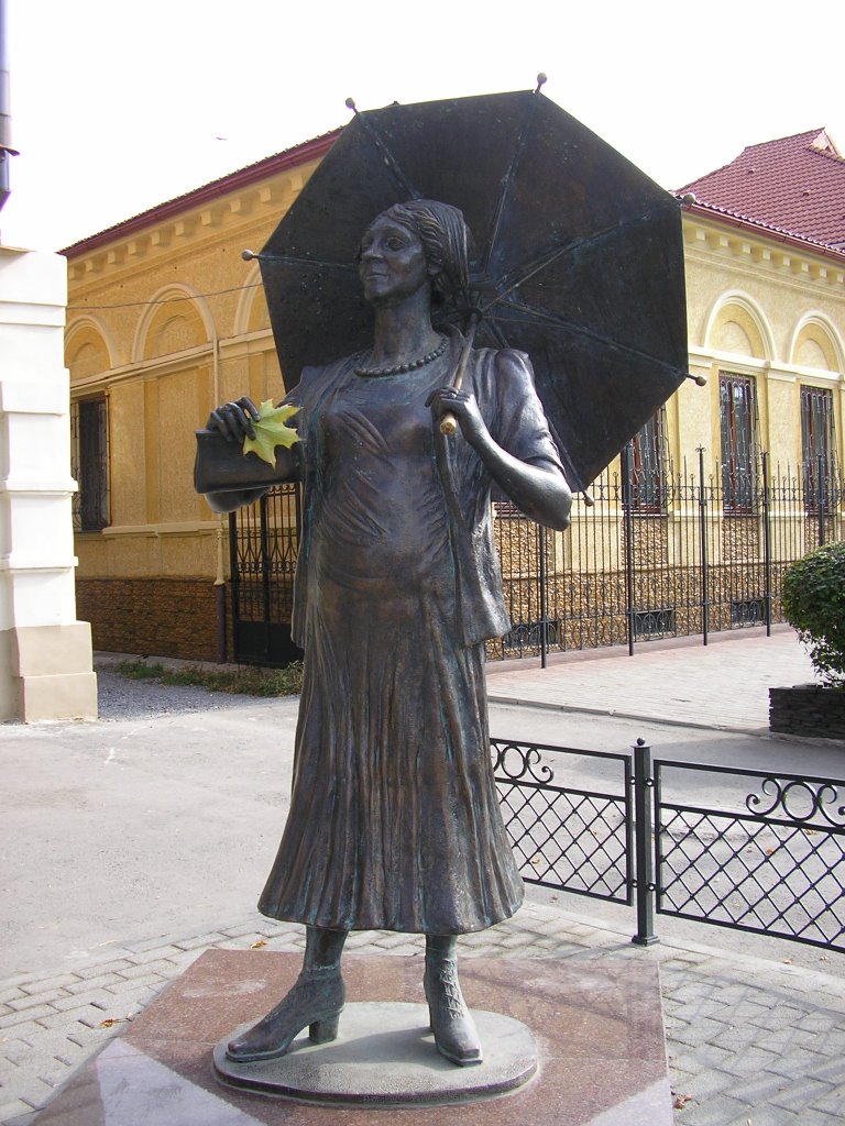 памятник Ф.Раневской на родине в Таганроге, Таганрог