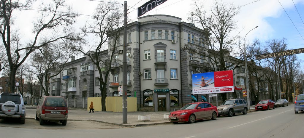Дом 109 по улице Петровской (Клубный 2). Магазин "Жемчуг", Таганрог