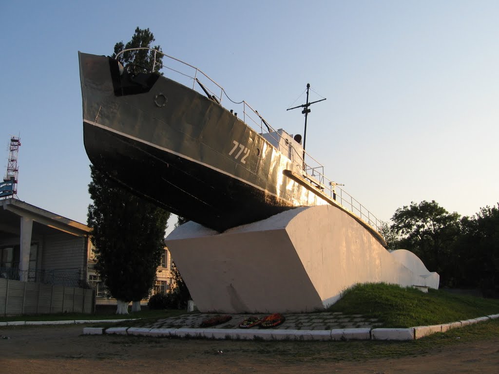 772. Катер-памятник морякам Азовской флотилии., Таганрог