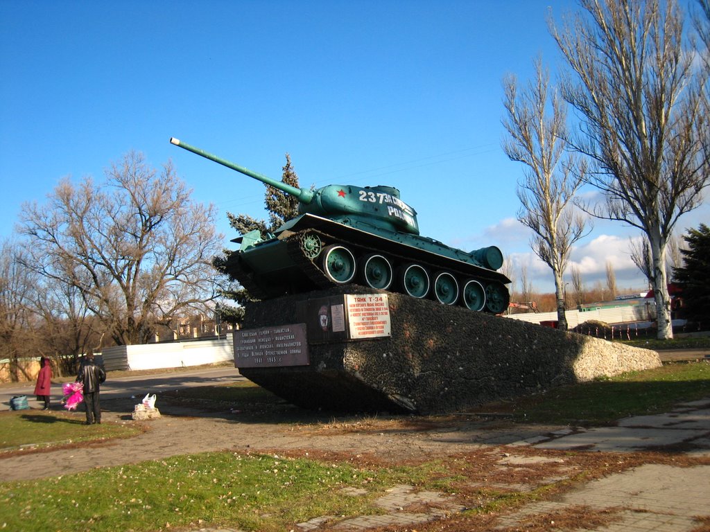 T-34 танк на выезде из города. T-34 tank on the city way out., Тарасовский