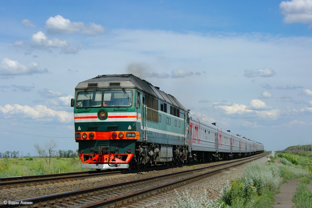 Diesel locomotive TEP70-0301 with passenger train on the stretch Likhaya - Repnaya, Тарасовский