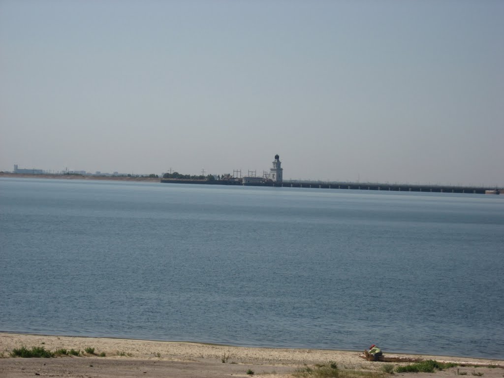 ГЭС, вид со стороны пляжа, Цимлянск