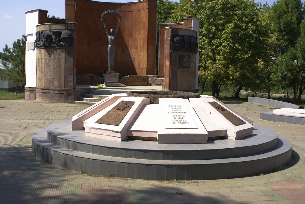 Памятник павшим в ВОВ, Чалтырь