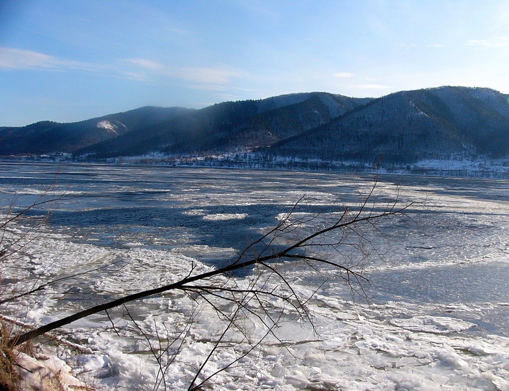 Winter view of the Zhiguli Mountains. Зимний вид на Жигулевские горы, Зольное