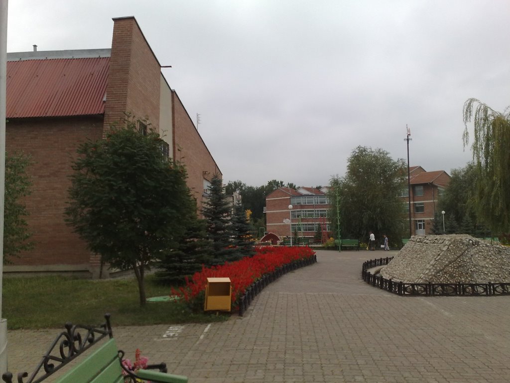 Вид с площади на базе отдыха Стрежень, Зольное