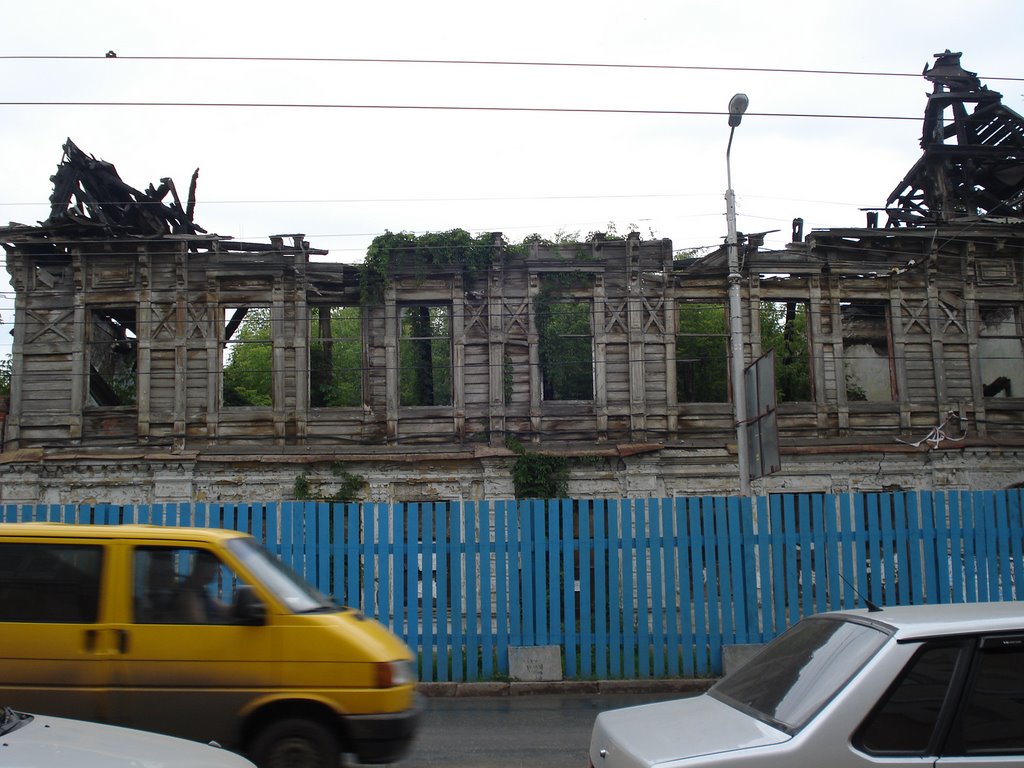 Сгоревшее здание на ул. Льва Толстого, Самара