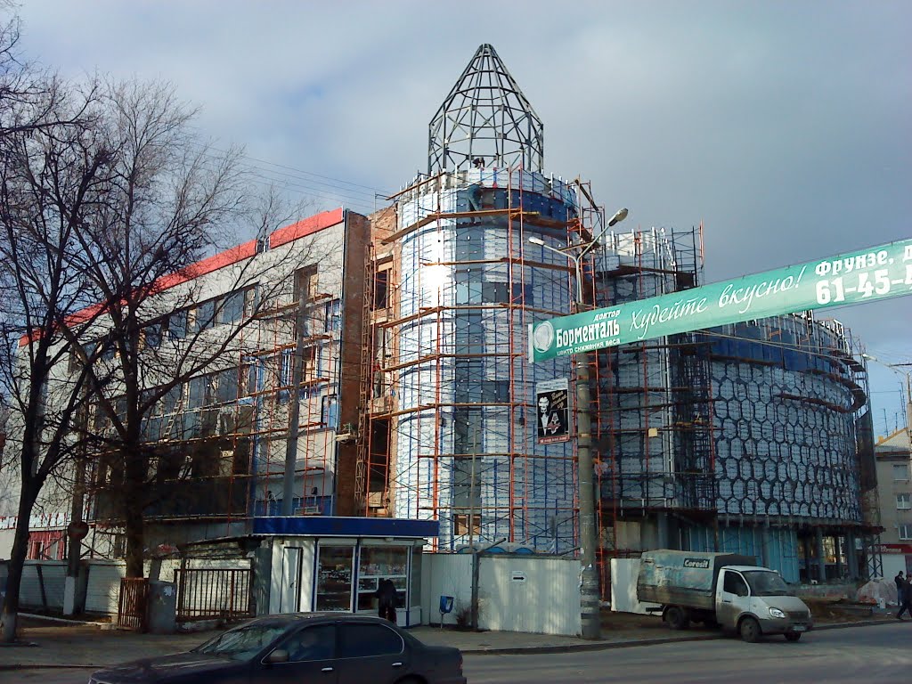 Строительство торгово-развлекательного комплекса на площадях бывшего "Космоса", Тольятти