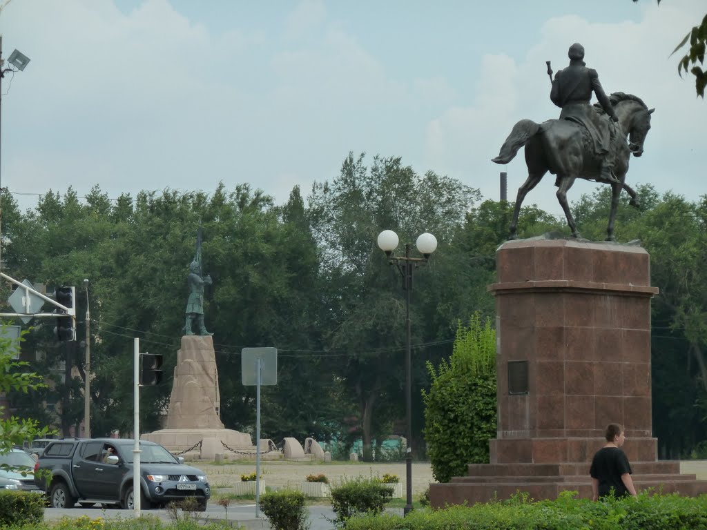 Платов на коне и Ермак на площади, Александровская