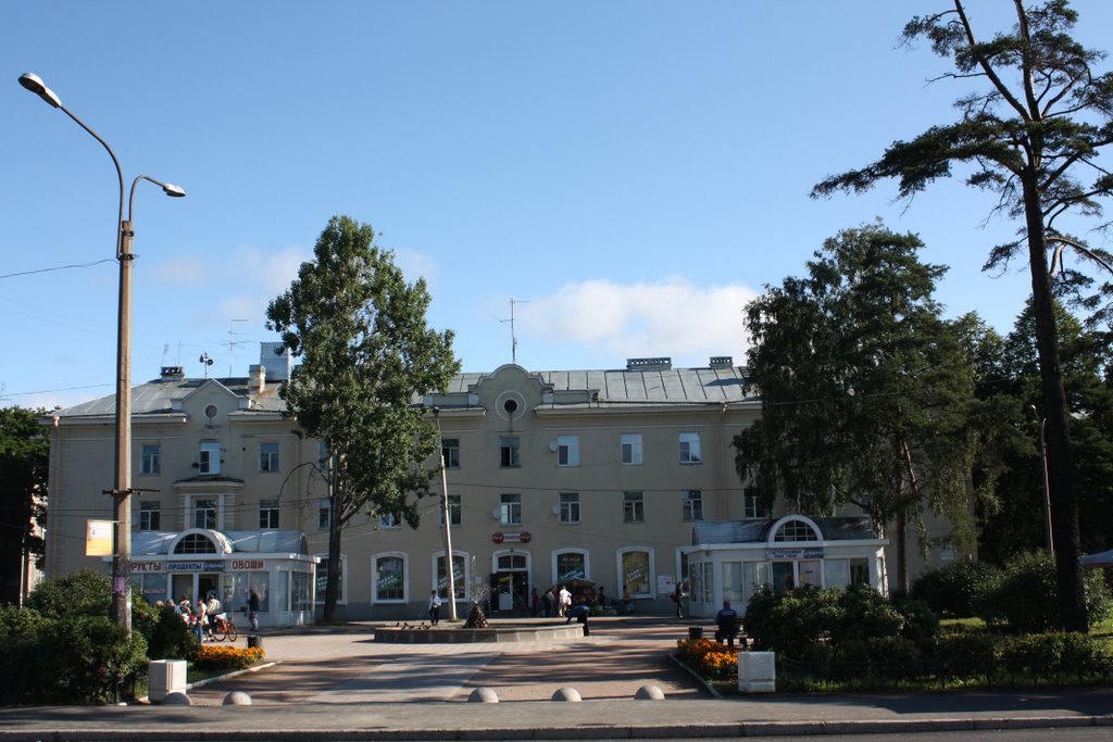 Square near station, Зеленогорск