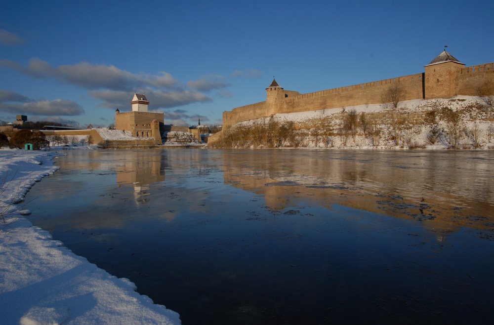Fortresses of Narva in Estonia and Ivangorod in Russia, Ивангород