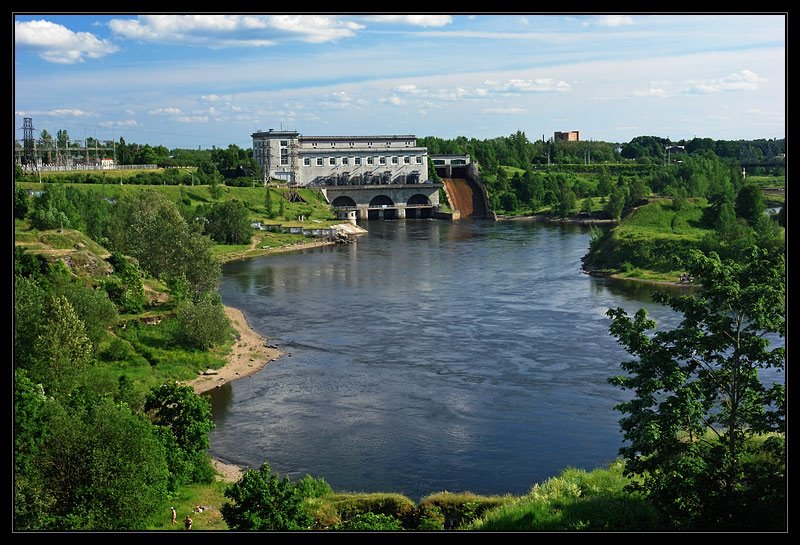 Вид со стен на Нарвскую ГЭС, Ивангород