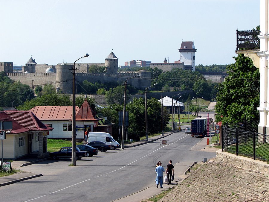 Ivangorod fortress and the Narva castle., Ивангород