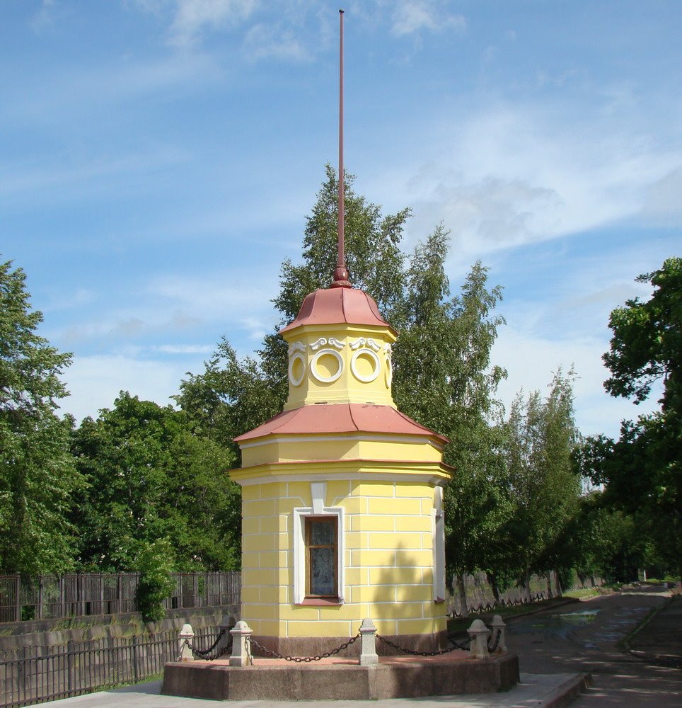 Kronshtadt. Tide-gauge, pavillion of the sea measurer. Футшток, павильон мареографа., Кронштадт