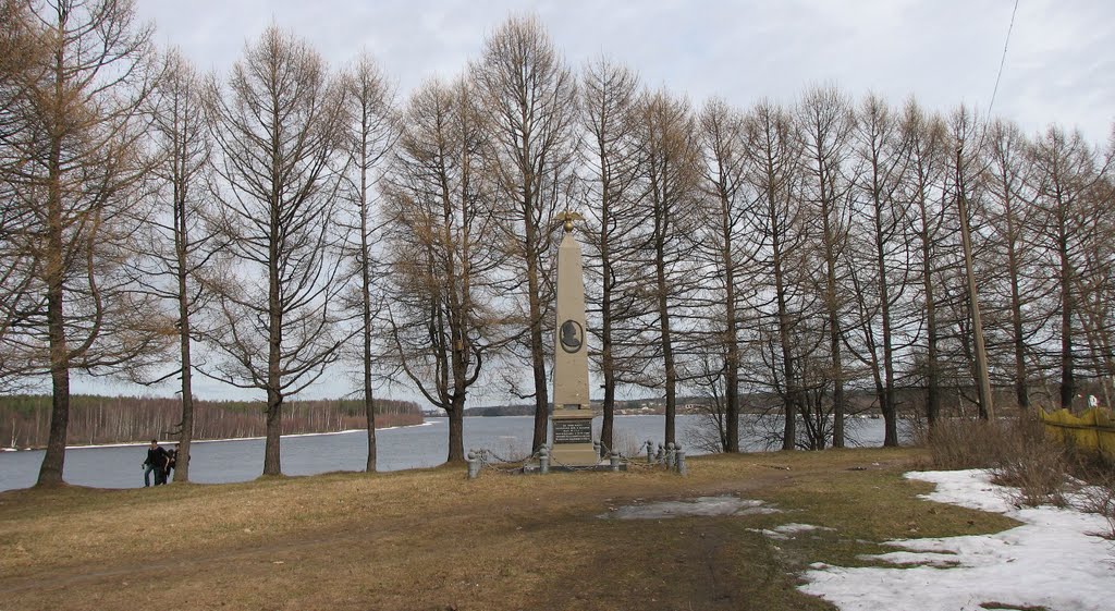 Памятник на месте домика Петра Великого, Лодейное Поле