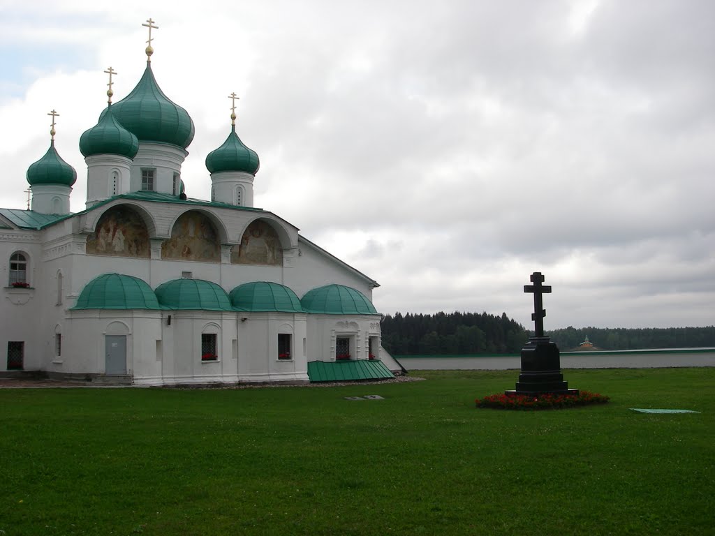 The temple in Lodeynoe Field, Лодейное Поле