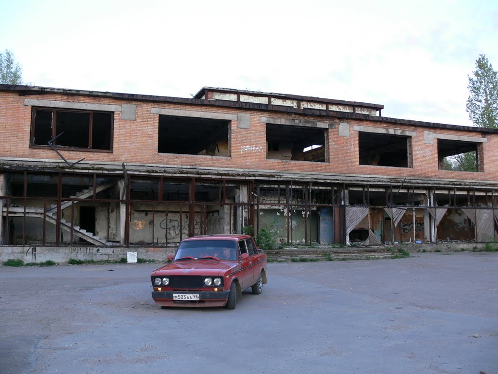Ресторан "Балтика" после пожара 2002 года, Ломоносов