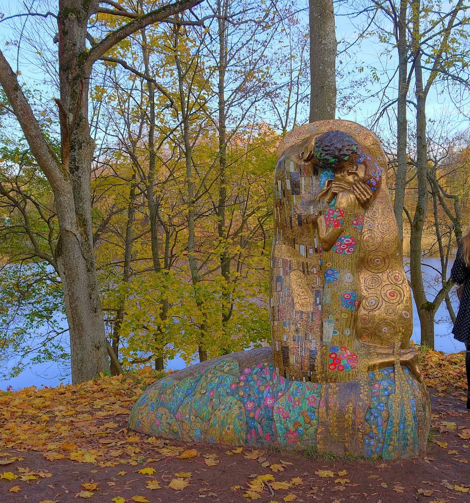 Скульптура "Поцелуй", Ломоносов