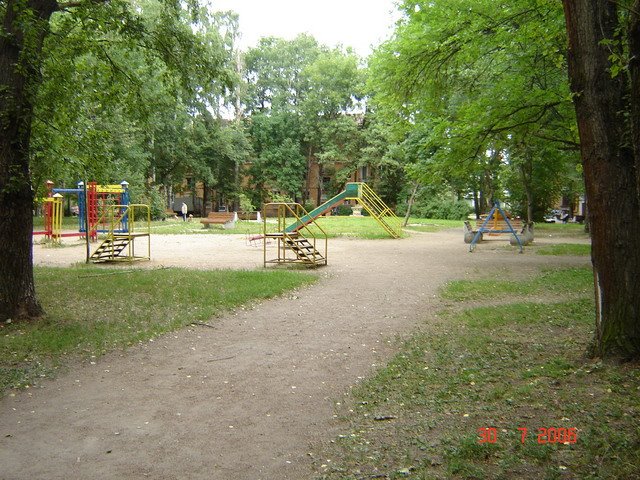 Двор на Суворовской (бывший военный городок), Петродворец