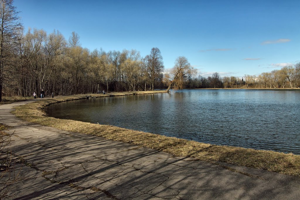 Никольский пруд. Апрель 2013, Петродворец
