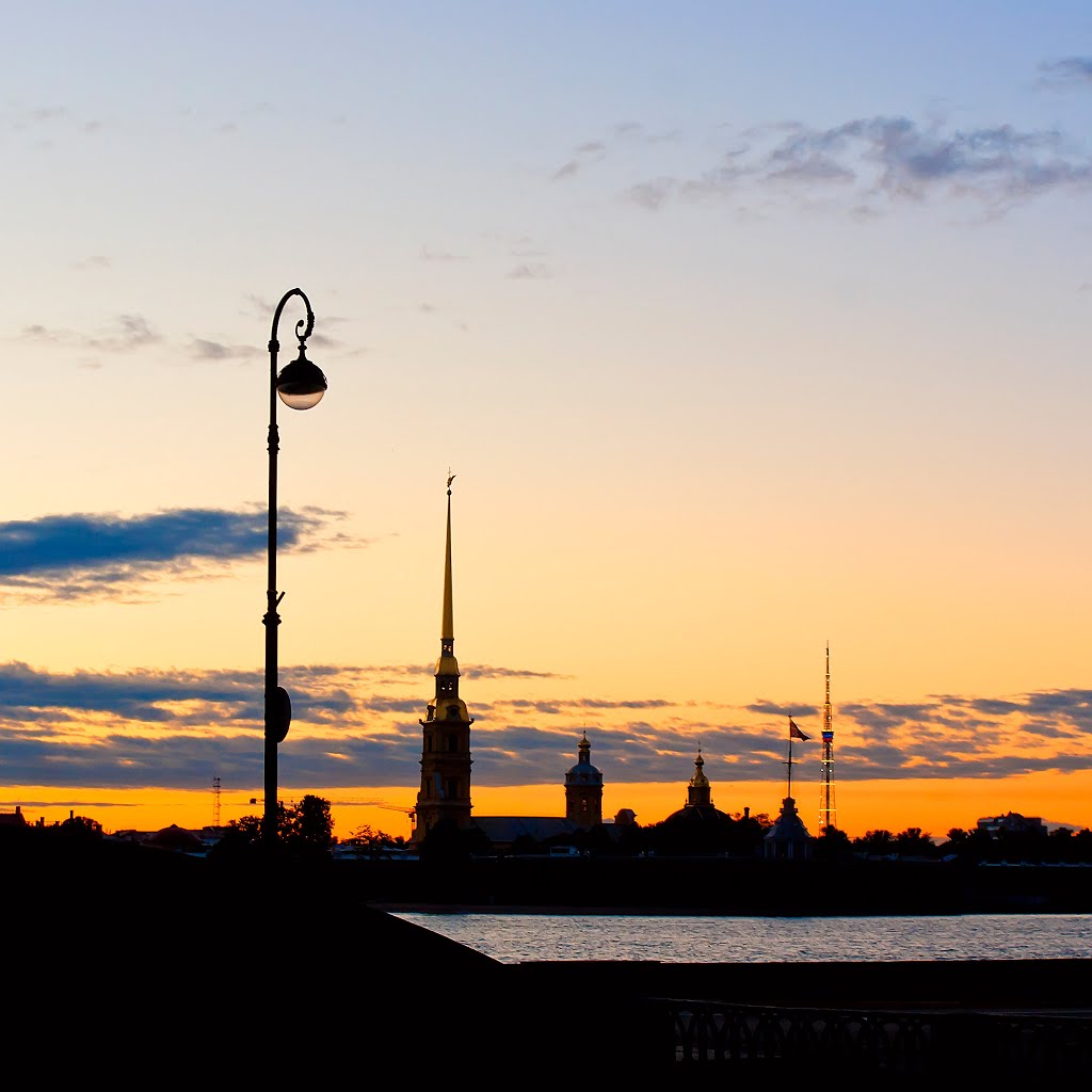The highest lantern and the lowest TV Tower of St. Petersburg :-), White Nights (11:52 PM) / Самый высокий фонарь Петербурга :-), Санкт-Петербург