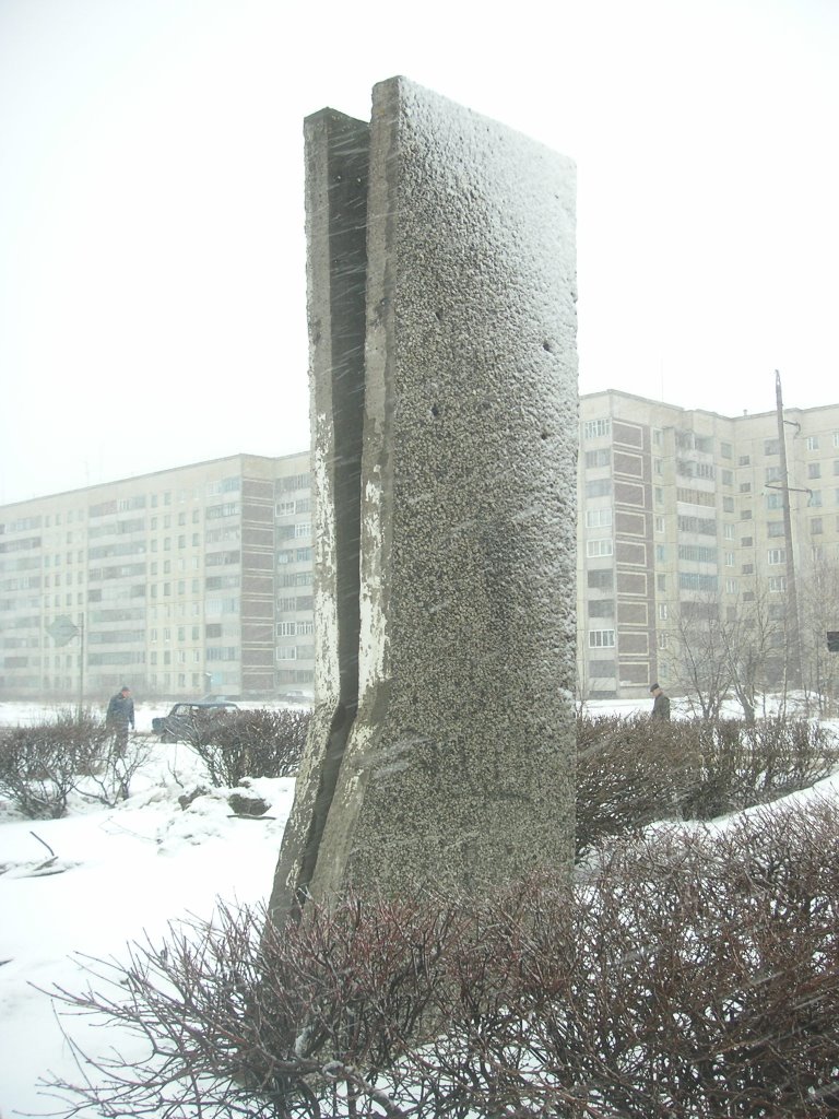 Памятник советскому обувному производству, Тихвин