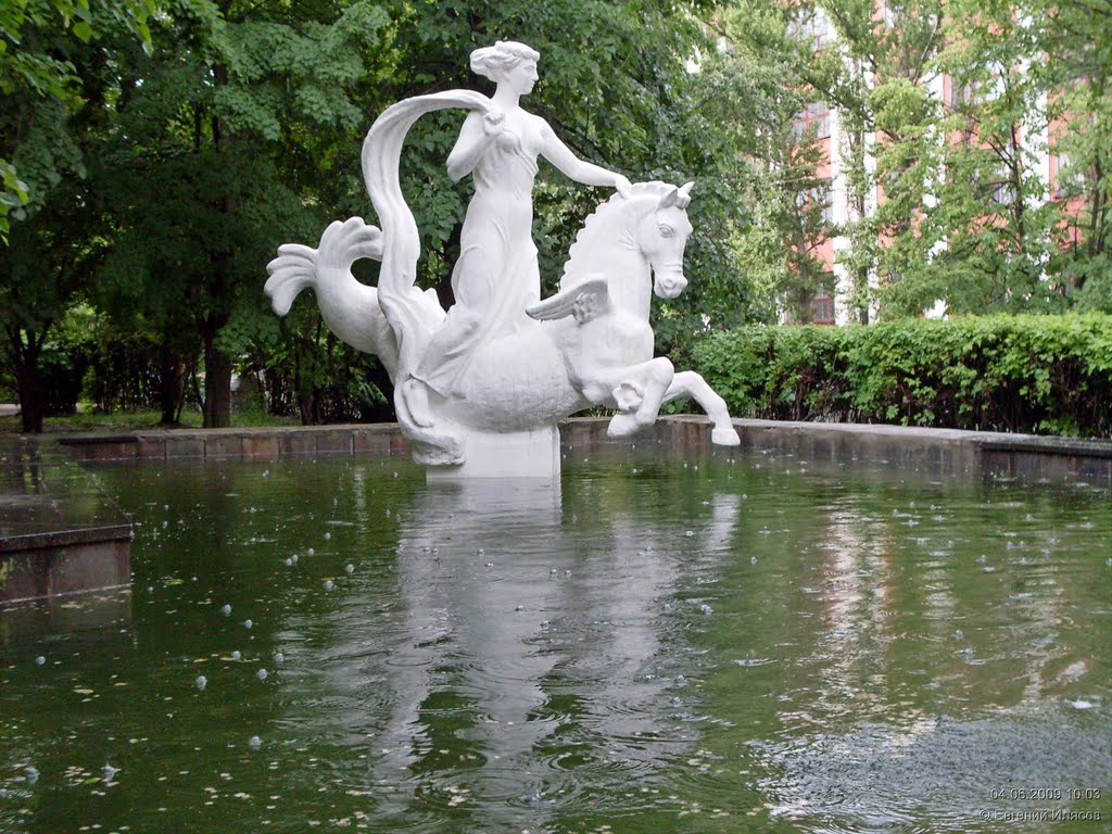 Скульптура фонтана у гостиницы Хопёр. Летний дождь., Балашов