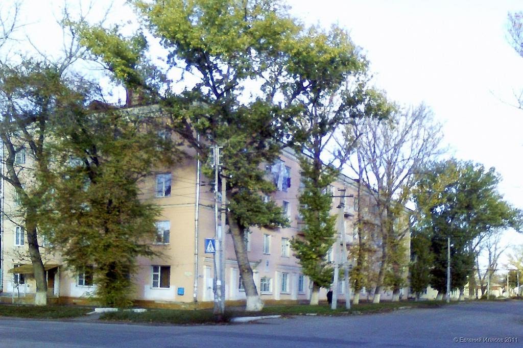 Четырёхэтажка на перекрёстке Луначарского и Володарского, Балашов