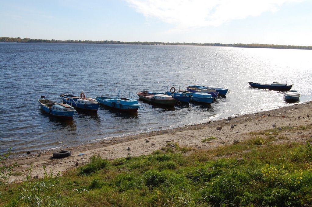 Лодки-"гулянки" у пристани Вольска, Вольск