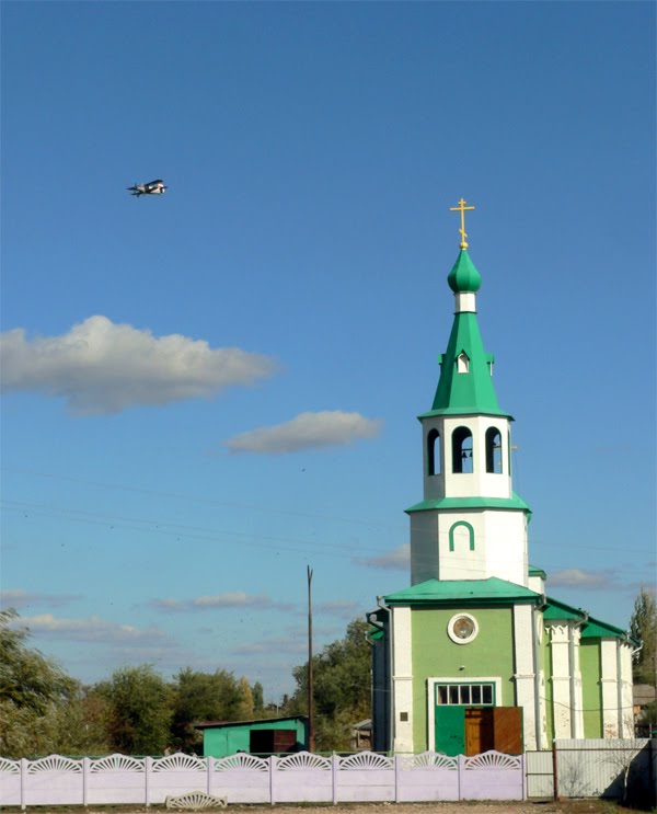 Краснокутская идиллия - церковь и самолеты, Красный Кут