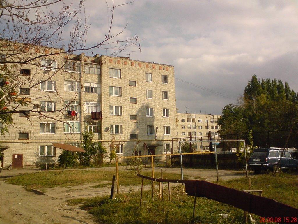 Двор дома 94 на улице 1 мая, Петровск