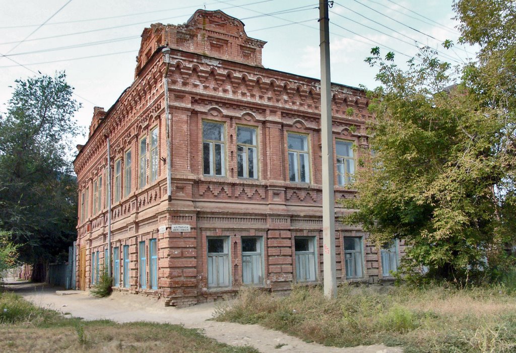 Старинный дом на ул. К. Маркса в г. Пугачёв, Пугачев