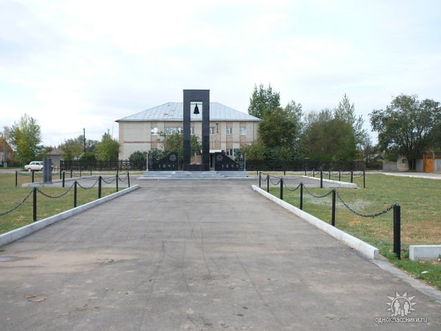 памятник героям войны, Ровное