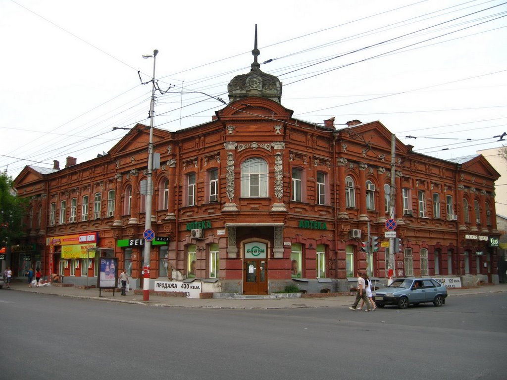 Building on Chapaev st., Саратов