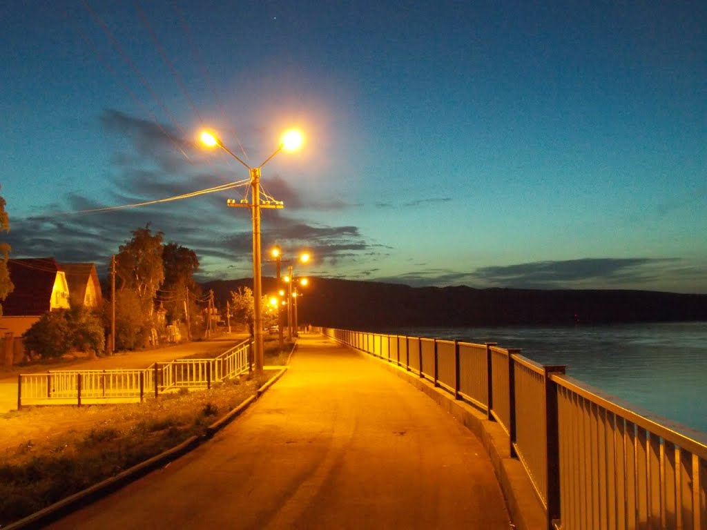 Ночная набережная Хвалынска, Хвалынск