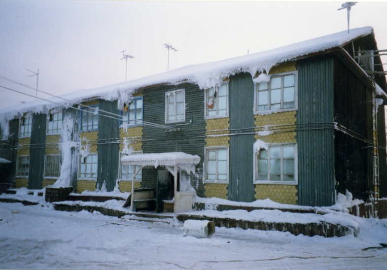 Apartment house  in Batagay. Frozen meat and fish (stroganina) is hanging from the windows in plastic bags. Picture taken with -55C., Батагай