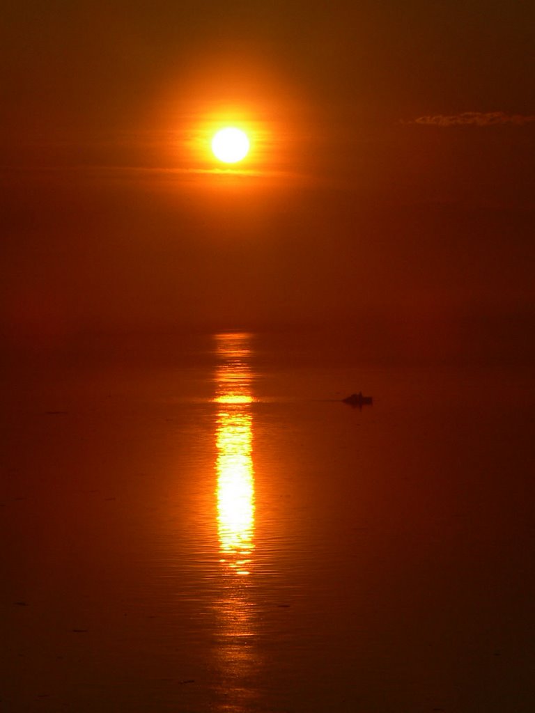 Закат и лодка - Sunset and a boat, Верхневилюйск